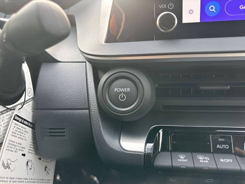 2025 Toyota Prius LE