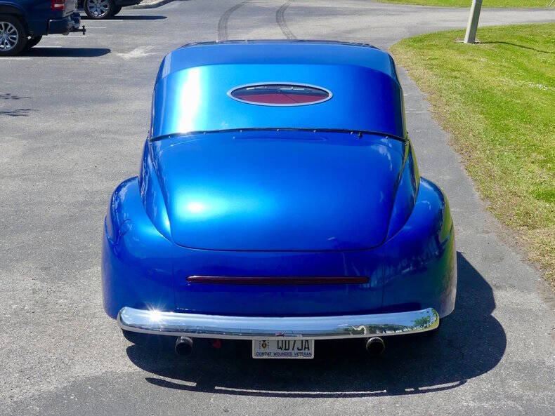 1948 Ford Super Deluxe