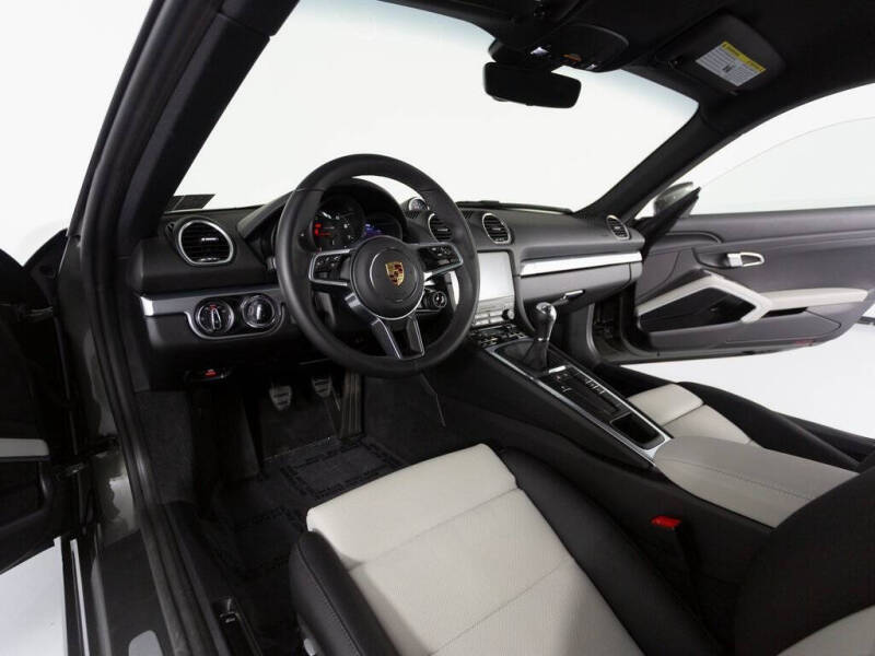 2025 Porsche 718 Cayman