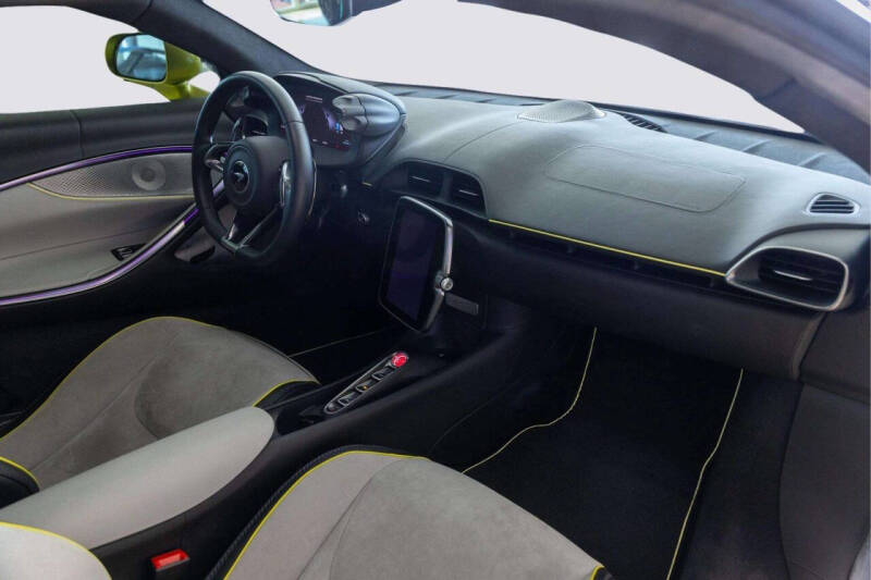 2023 McLaren Artura