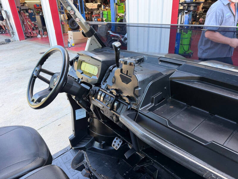2022 Can-Am Defender Max X MR