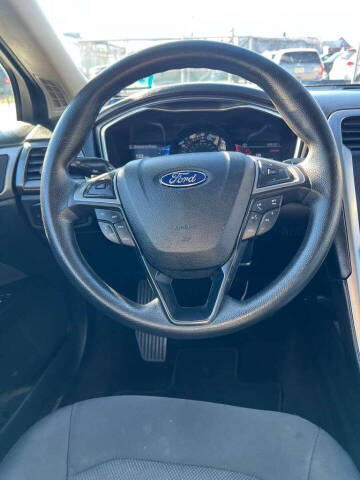 2017 Ford Fusion SE
