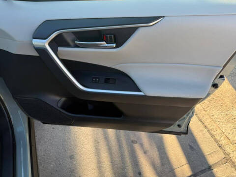 2020 Toyota RAV4 Hybrid XLE