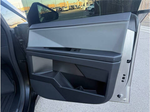 2025 Tesla Cybertruck