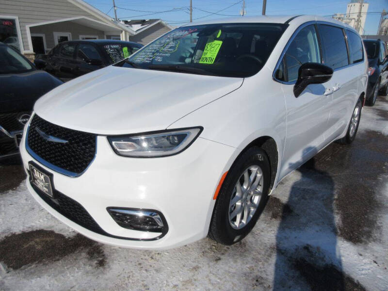 2024 Chrysler Pacifica Touring L's photo