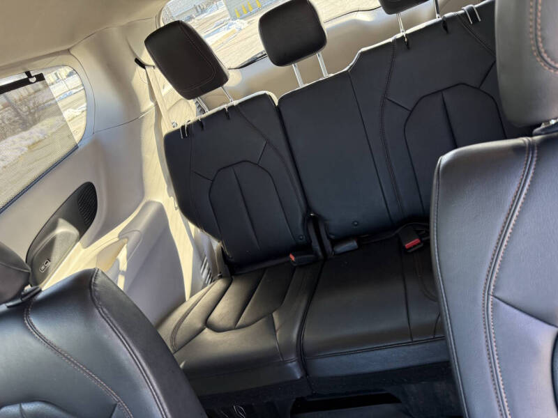 2017 Chrysler Pacifica Touring-L Plus