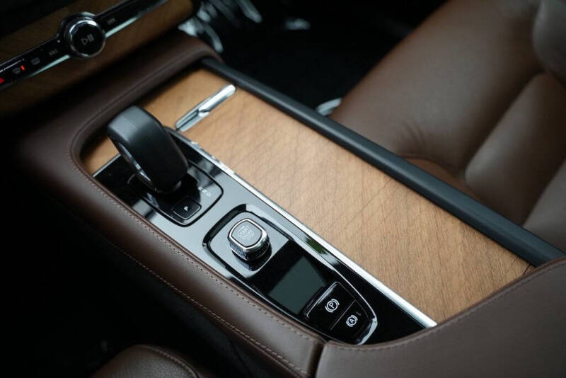 2023 Volvo XC90 B6 Plus Bright Theme 7P