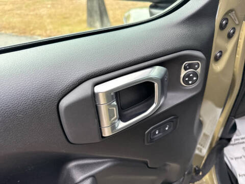 2025 Jeep Gladiator NightHawk