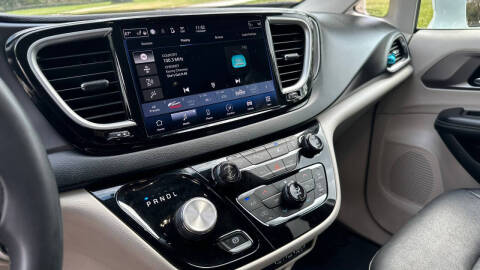 2022 Chrysler Pacifica Touring L