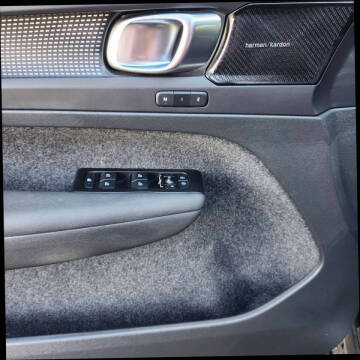 2022 Volvo XC40 T5 R-Design