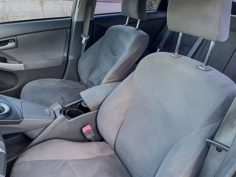 2010 Toyota Prius III