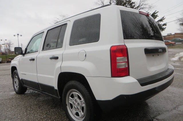 2011 Jeep Patriot null photo 28