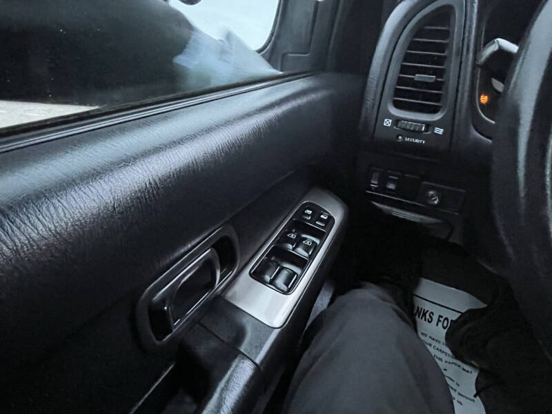 2003 Nissan Pathfinder LE