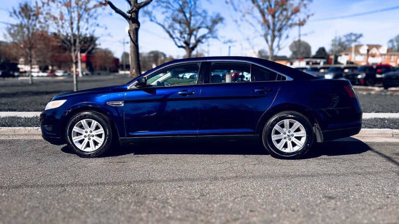 2011 Ford Taurus SE