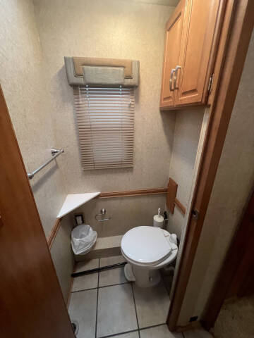 2007 Winnebago Adventurer