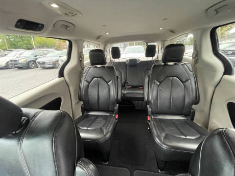 2017 Chrysler Pacifica Touring-L