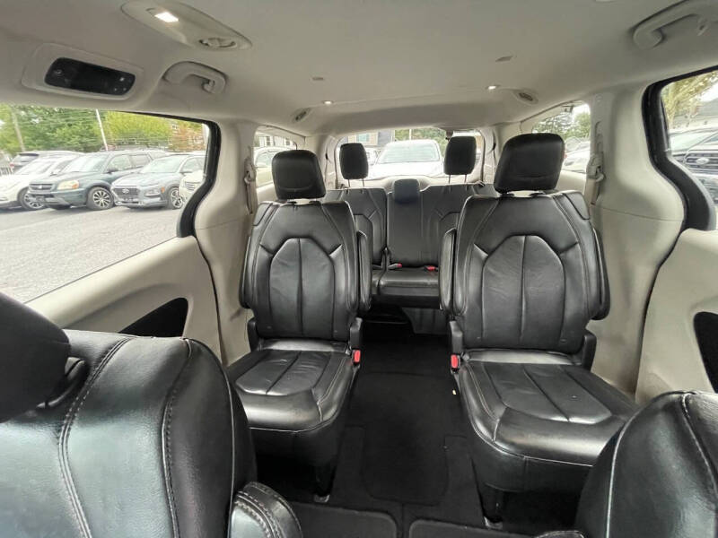 2017 Chrysler Pacifica Touring-L