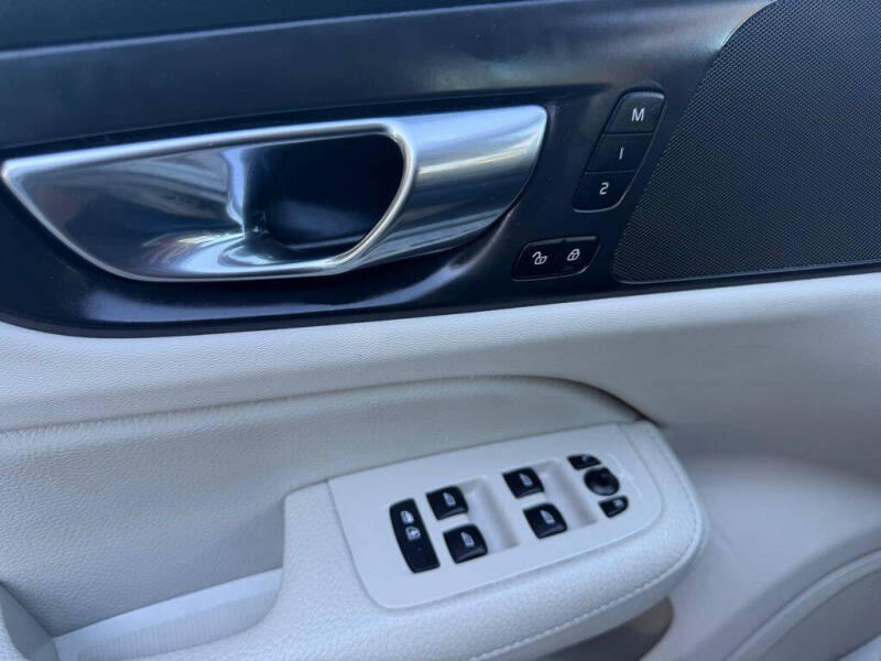 2021 Volvo S60 T5 Momentum