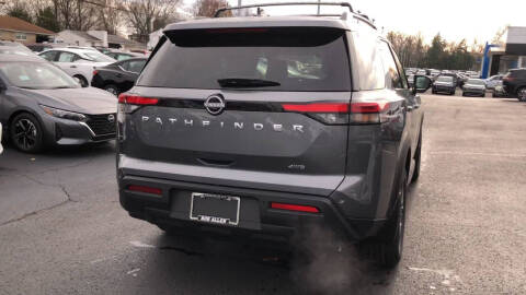 2025 Nissan Pathfinder SV