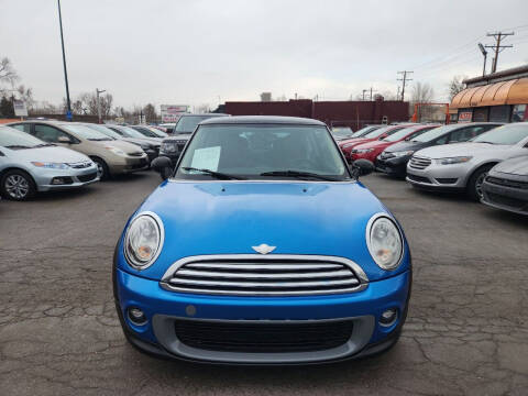 2012 MINI Cooper Hardtop for sale at SANAA AUTO SALES LLC in Englewood CO