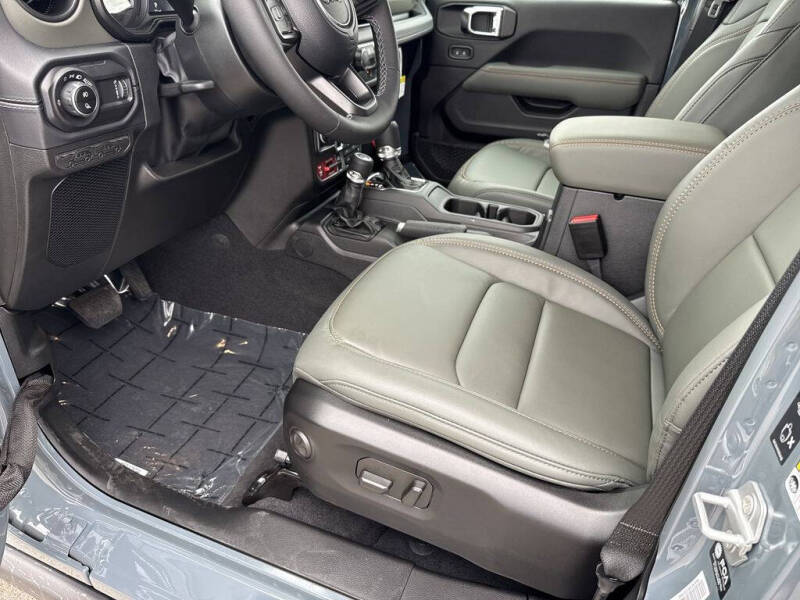 2025 Jeep Gladiator Mojave X