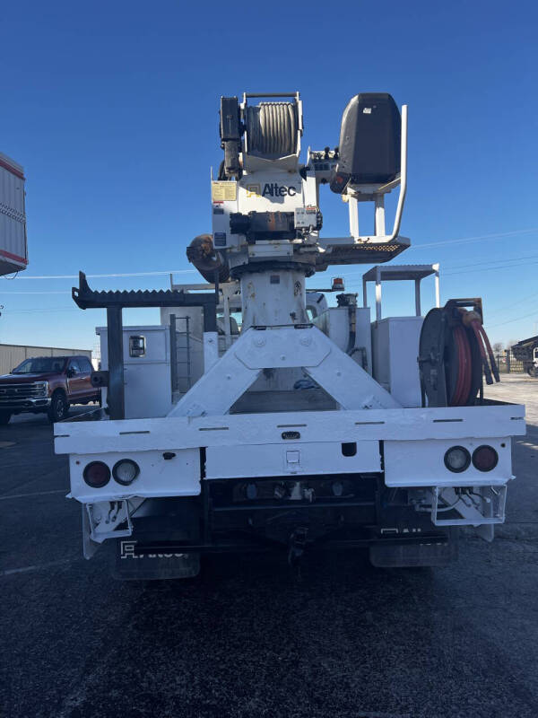 2019 Freightliner M2 106