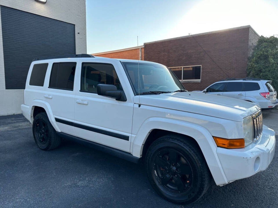 2007 Jeep Commander for sale at Sarenco Auto Inc in Dallas, TX