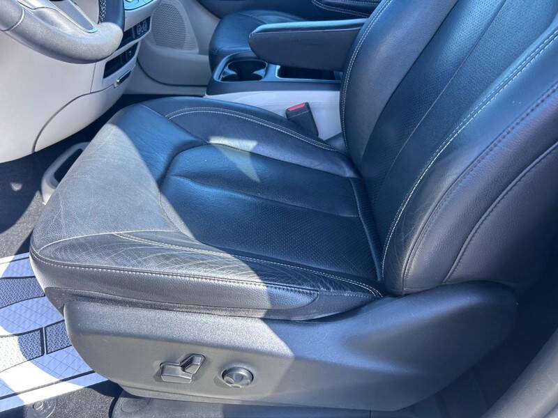 2022 Chrysler Pacifica Touring L