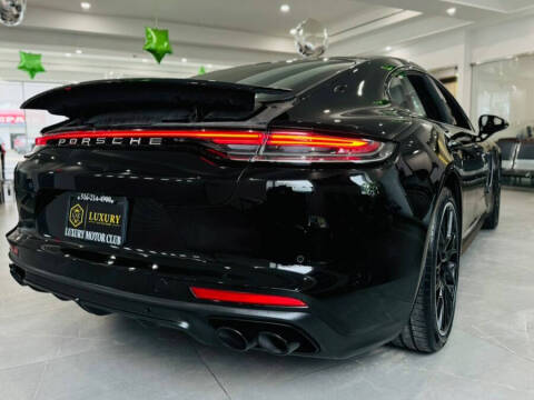 2022 Porsche Panamera 4 Platinum Edition