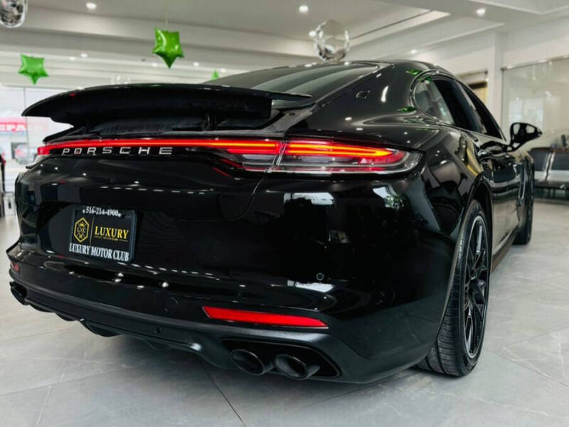 2022 Porsche Panamera 4 Platinum Edition