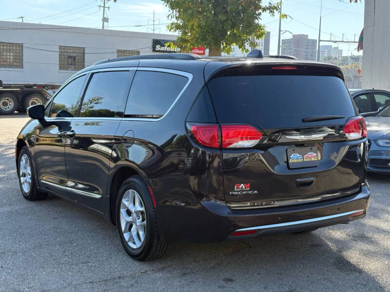 2017 Chrysler Pacifica