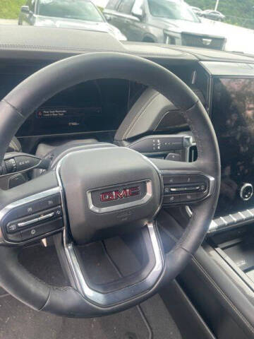2025 GMC Yukon Elevation