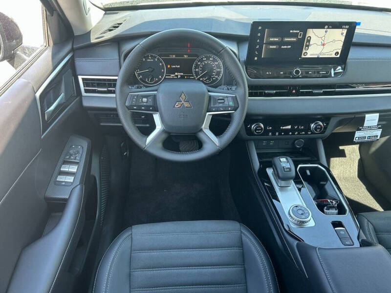 2025 Mitsubishi Outlander SE