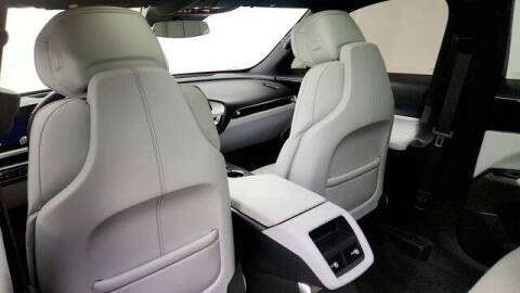 2024 Cadillac LYRIQ Luxury 1