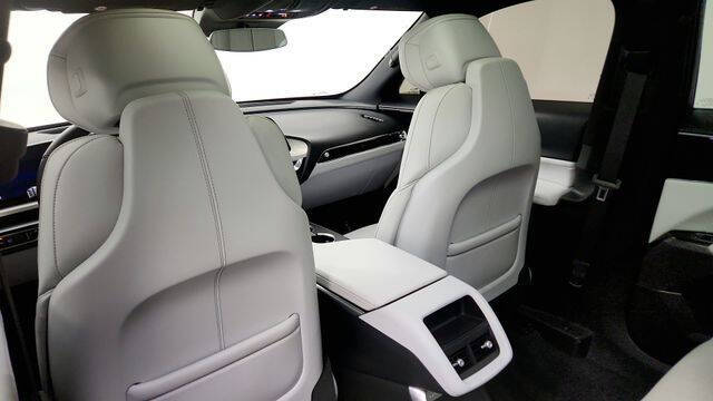 2024 Cadillac LYRIQ Luxury 1