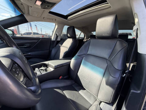 2024 Lexus ES 300h F SPORT Design