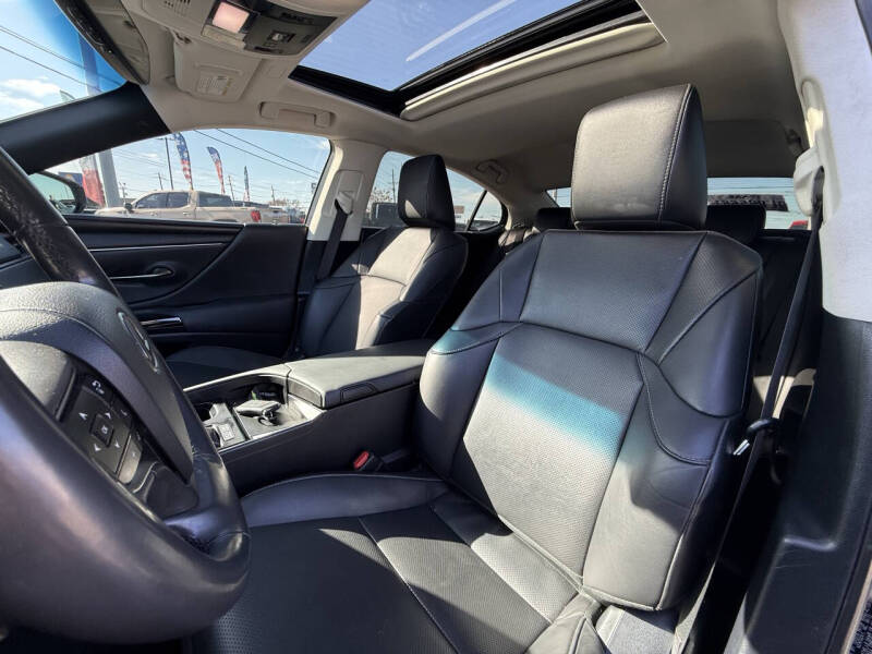 2024 Lexus ES 300h F SPORT Design