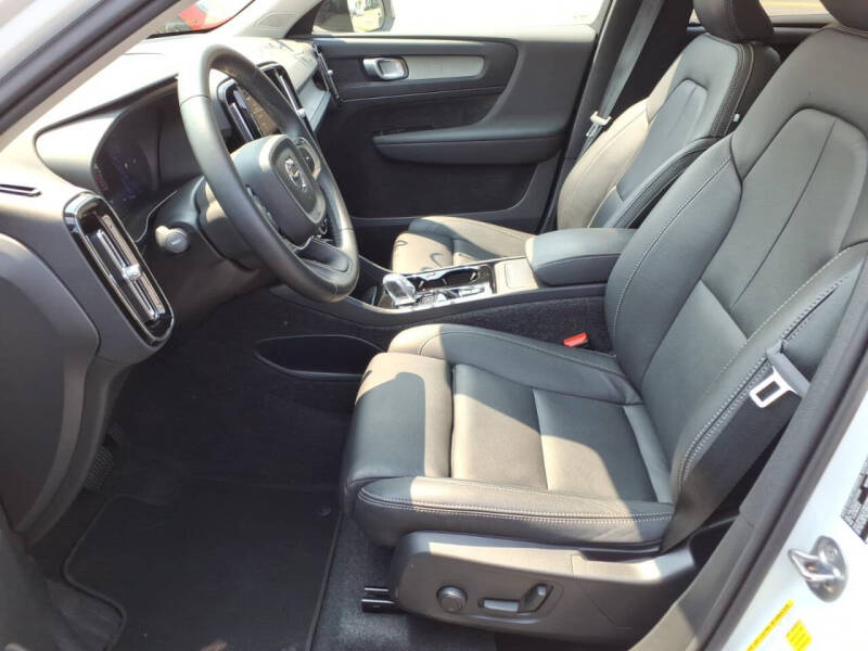 2026 Volvo XC40 B5 Plus