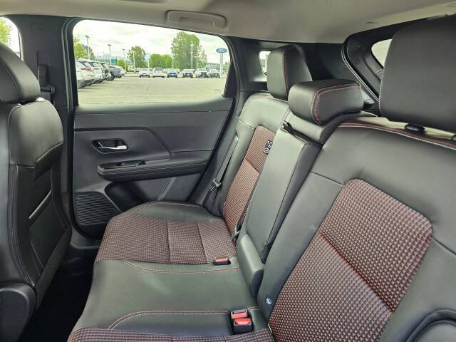 2025 Nissan Kicks SR