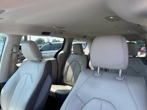 2017 Chrysler Pacifica Touring-L