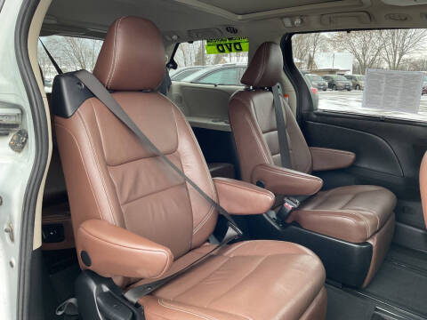 2017 Toyota Sienna Limited Premium 7-Passenger