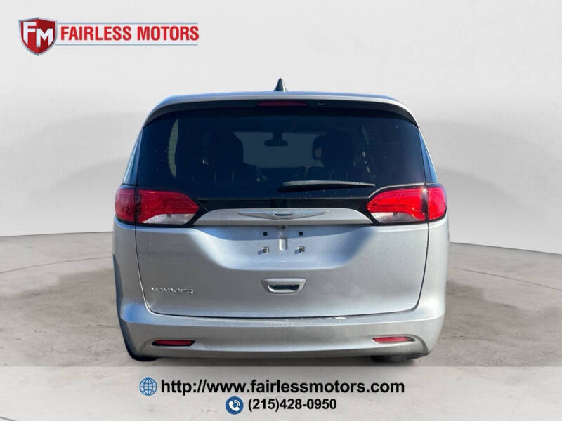 2021 Chrysler Voyager LX