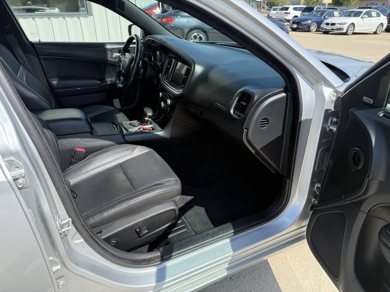 2020 Dodge Charger SXT AWD photo 10