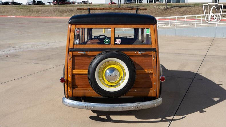 1946 Ford Super Deluxe