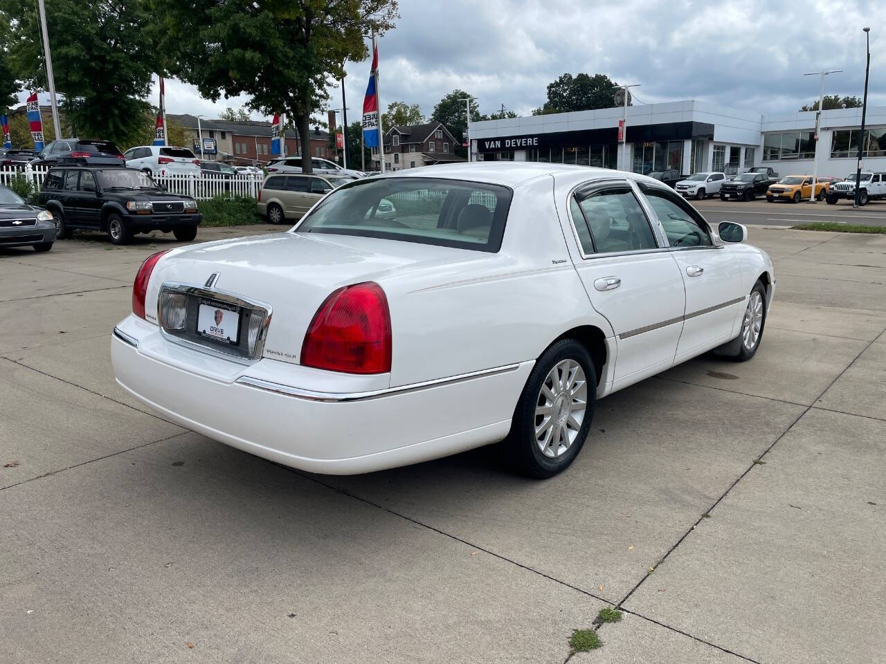 2007 Lincoln Town Car for sale at Drive Motorcars LLC in Akron, OH