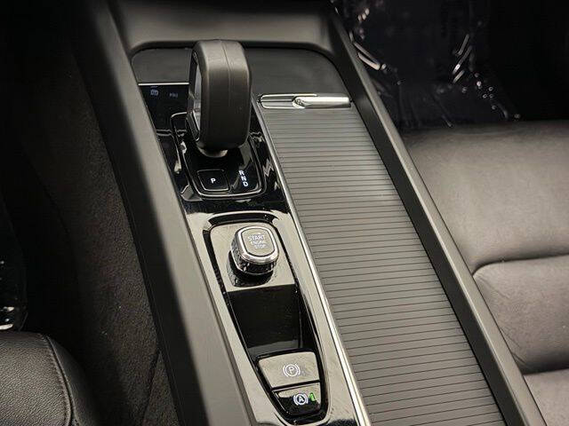 2024 Volvo S60 B5 Core Dark Theme