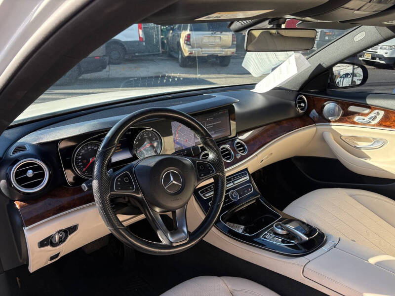 2017 Mercedes-Benz E-Class E300 photo 13