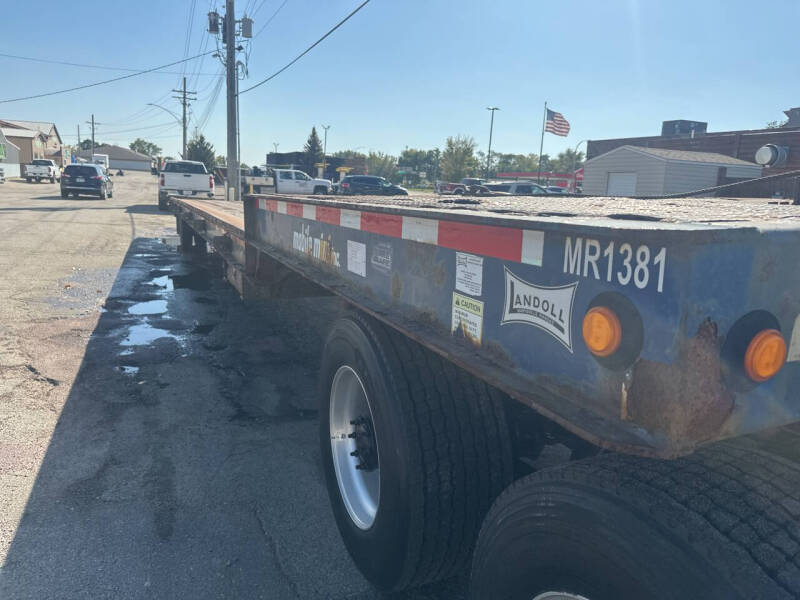 2012 Landoll 330C