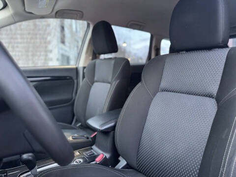 2019 Mitsubishi Outlander ES