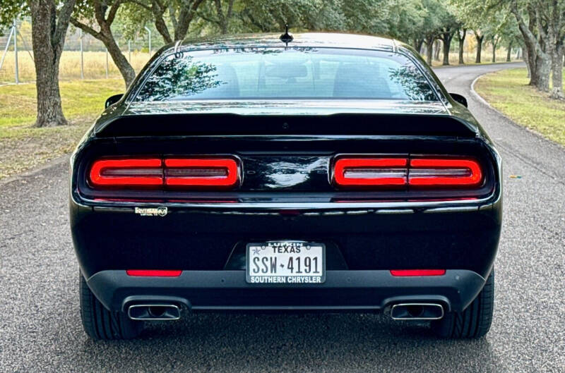 2023 Dodge Challenger R/T photo 8